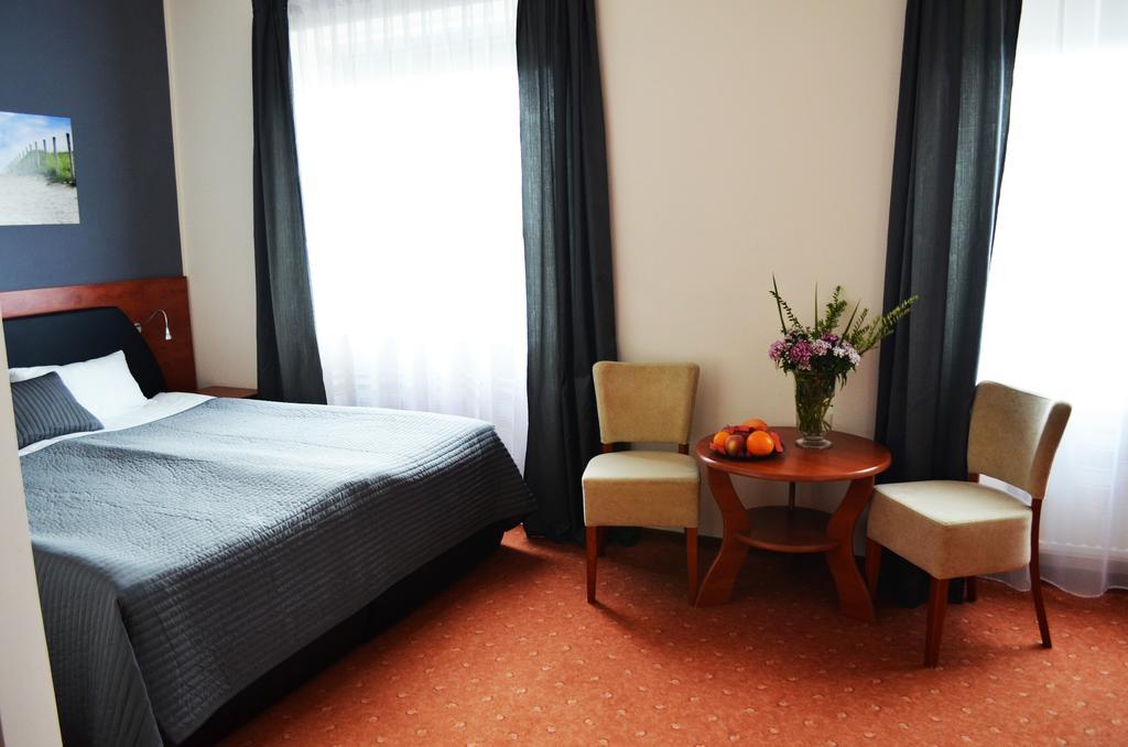 Hotel Gorski プルシュチ・グダンスキ エクステリア 写真